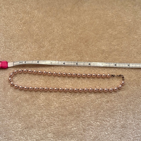 Pearl like 18” necklace pink hue w/ dark spacers - Picture 1 of 3